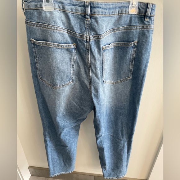 Asos distressed mom jeans - Picture 2 of 3